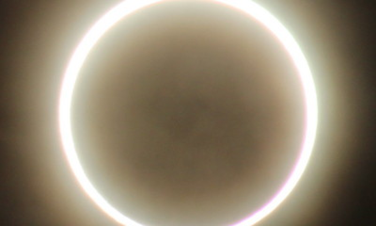 Hybrid solar eclipse