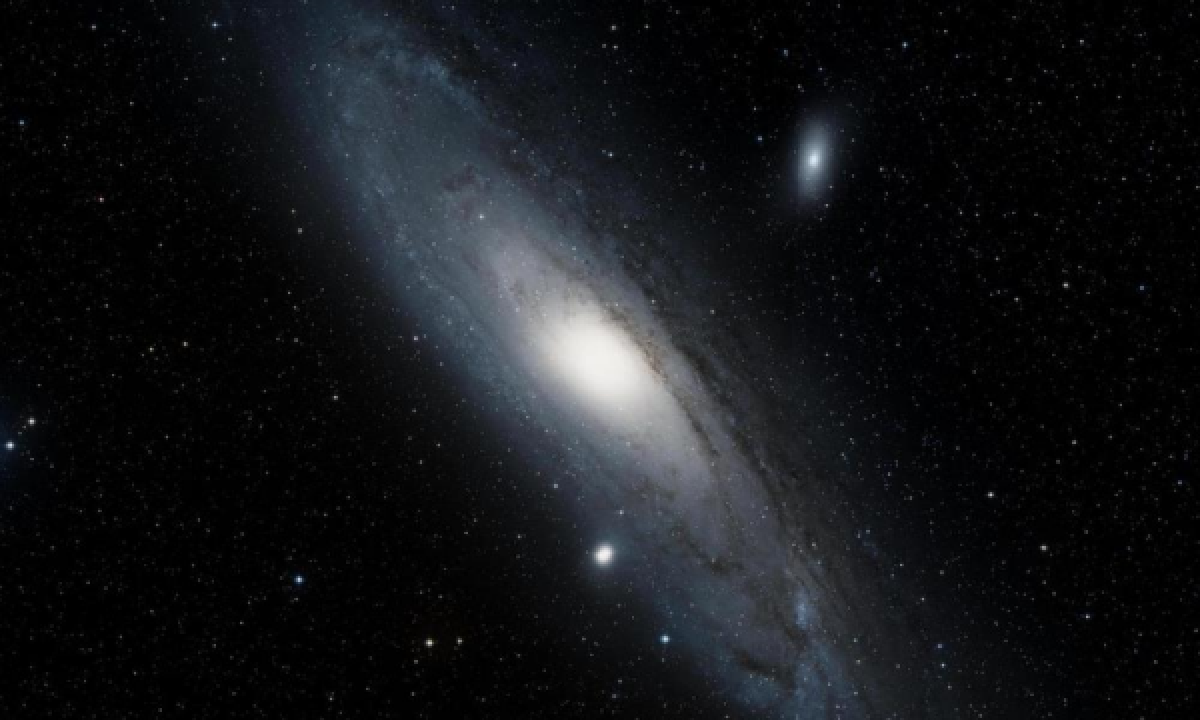 andromeda galaxy in the sky